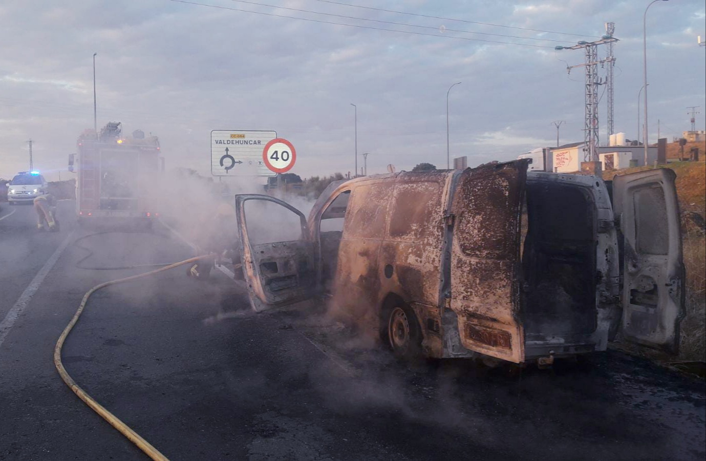 Bomberos del SEPEI actúan en un incendio de vehículo en la provincia de Cáceres