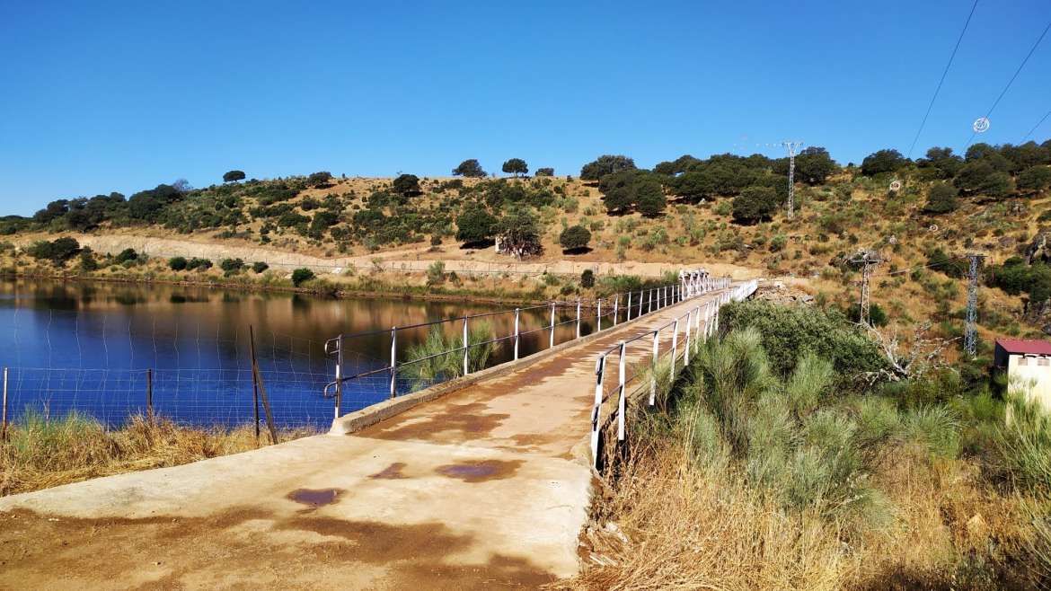 Desarrollo Rural recepciona las obras del camino rural de Torrejón el Rubio (Cáceres)