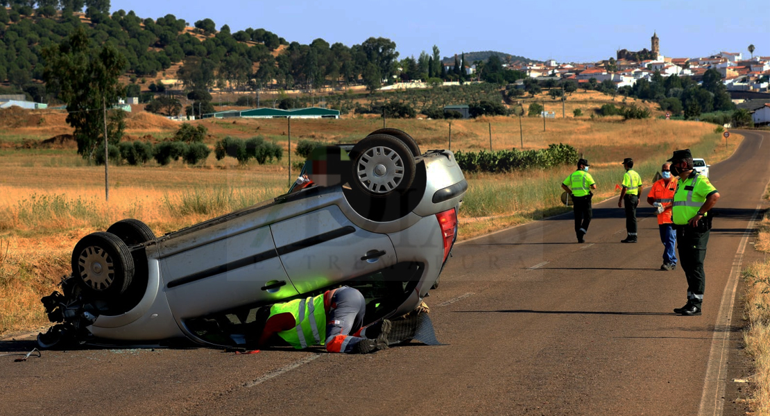 Una joven sufre un accidente en la carretera que une Badajoz y Valverde de Leganés
