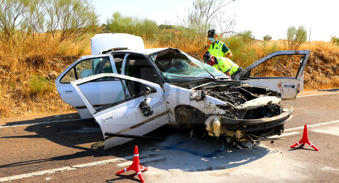 Imágenes del accidente de tráfico entre Alconchel e Higuera de Vargas