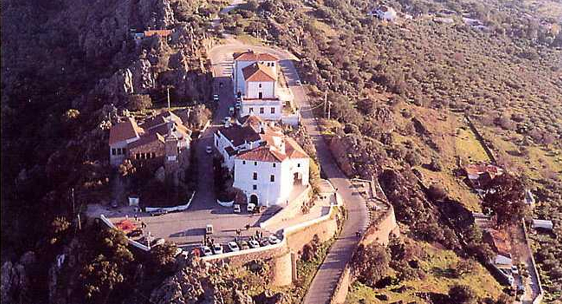 Un menor hospitalizado tras una caída de altura en la subida al Santuario de la Montaña (Cáceres)