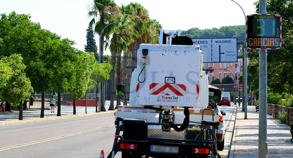 Ya están en funcionamiento los nuevos radares pedagógicos en Badajoz