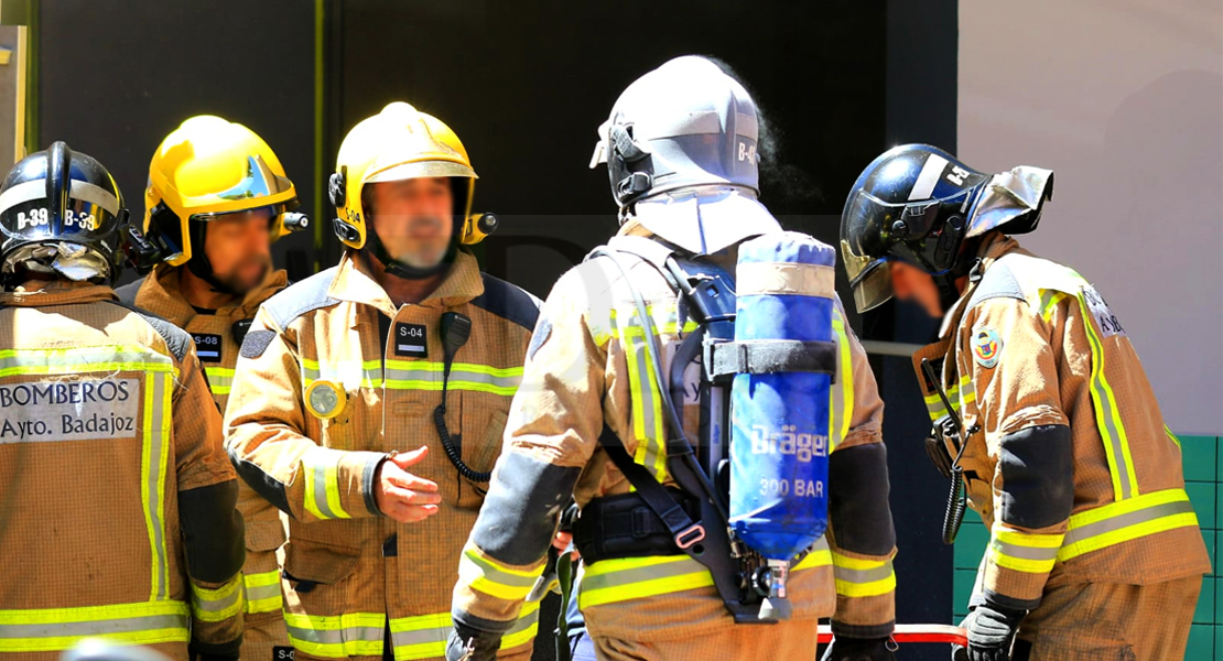 REPOR - Incendio en el supermercado La Plaza de Día en San Francisco (Badajoz)