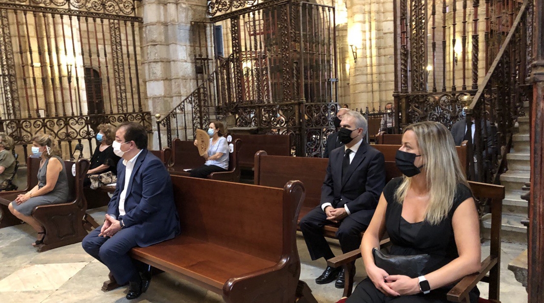 Celebrado el funeral en memoria de las víctimas del COVID-19 en la Catedral de Badajoz