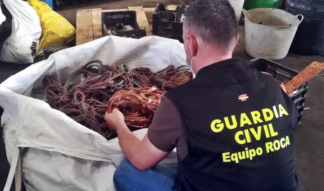 Cuatro jóvenes detenidos por robar cableado del alumbrado público en Cáceres