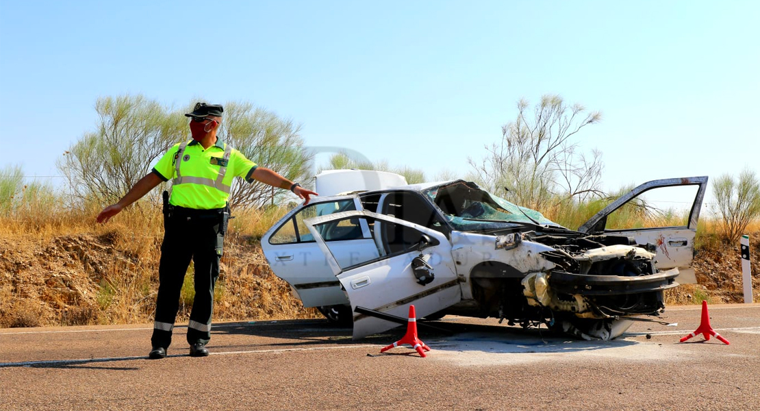 Imágenes del accidente de tráfico entre Alconchel e Higuera de Vargas