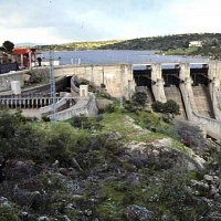 Rescatado mientras escalaba en la presa de Valdeobispo