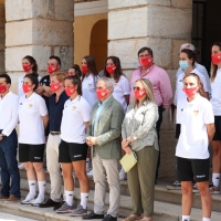 El alcalde recibe a la plantilla del Santa Teresa en el Ayuntamiento pacense