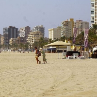 Detienen a un hombre por exhibicionismo frente a cuatro niñas en una playa española