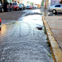 Los Bomberos achican durante horas un garaje inundado en la barriada pacense de San Roque