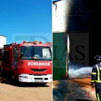 El gasoil de una nave complica la extinción de un incendio en Berlanga (Badajoz)