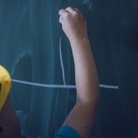 Los menores extranjeros podrán prorrogar su estancia en España un curso académico más