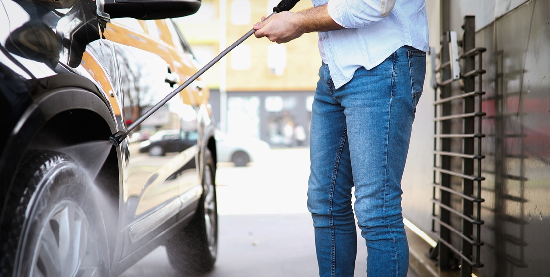 Llevar el coche sucio podría suponer una sanción de hasta 200 euros en España