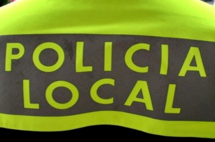 Detenidos por agredir a dos policías tras pedirles que se pusieran la mascarilla