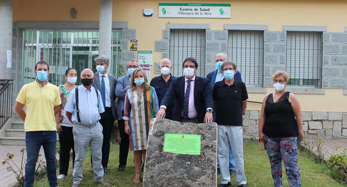 Monolito en memoria de las víctimas del covid en el centro de Salud de Villanueva de la Serena