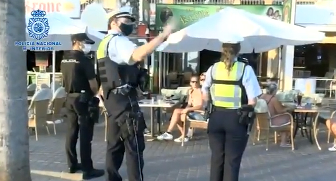 Policías españoles y alemanes patrullan para reforzar la atención al turista en España
