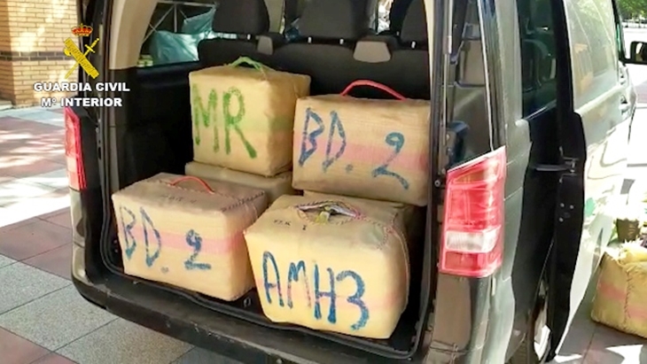 La Guardia Civil intercepta un cargamento de 525 kilos de hachís en el interior de un vehículo