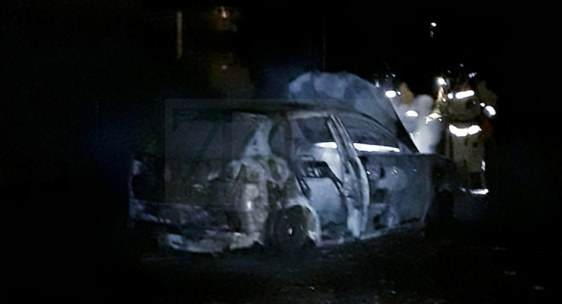 Los Bomberos actúan de madrugada en un nuevo incendio de vehículo en las calles de Badajoz