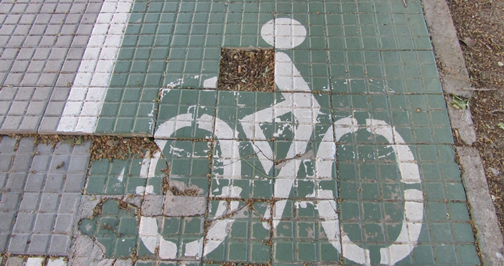Cabezas lamenta que no se construyan más carriles bici en Badajoz
