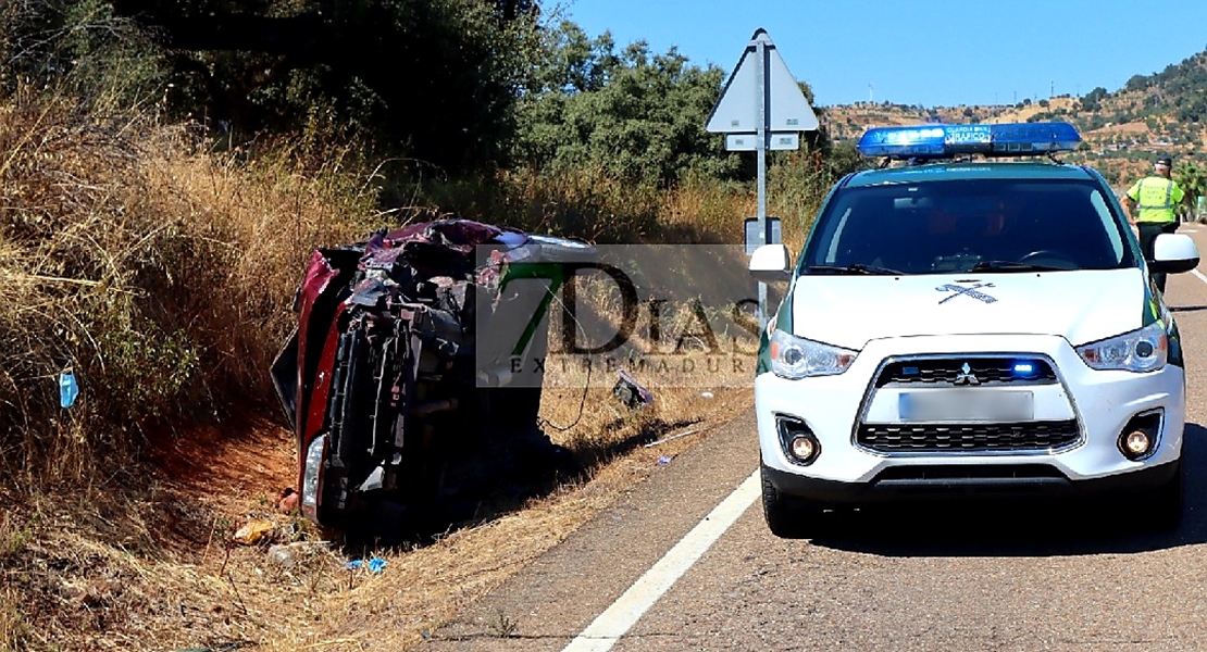 Dos heridos en una fuerte colisión en la carretera EX-110