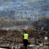 Bomberos Forestales intentan controlar un incendio en la Sierra Amador (Oliva de Mérida)