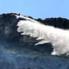 Bomberos Forestales intentan controlar un incendio en la Sierra Amador (Oliva de Mérida)