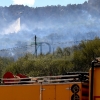 Bomberos Forestales intentan controlar un incendio en la Sierra Amador (Oliva de Mérida)