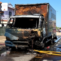 Sale ardiendo un camión en la avenida de Elvas (Badajoz)