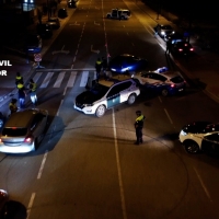 La Guardia Civil disuelve una concentración ilegal de 150 vehículos en un polígono industrial