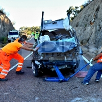 Bomberos del CPEI le salvan la vida tras accidentarse cerca de San Vicente de Alcántara