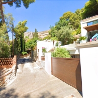 Celebran una misa “ilegal” con más de 100 jóvenes en un chalet