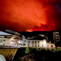 Continúa descontrolado el incendio del  Valle del Jerte