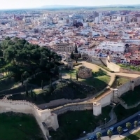 Saludo al sol desde la Alcazaba pacense