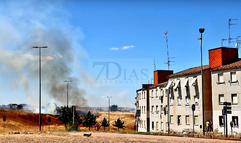 Un incendio alerta a los vecinos de la zona sur de Badajoz