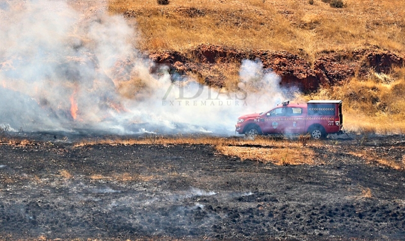 Un incendio alerta a los vecinos de la zona sur de Badajoz