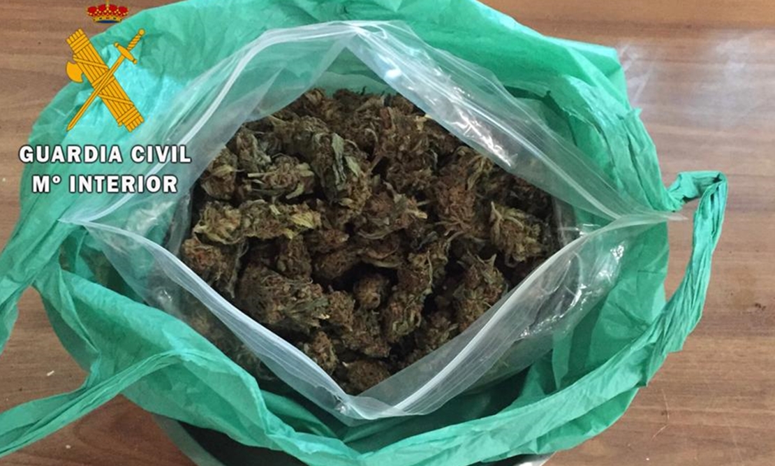 Detienen a un conductor extremeño que transportaba 171 gramos de cogollos de marihuana