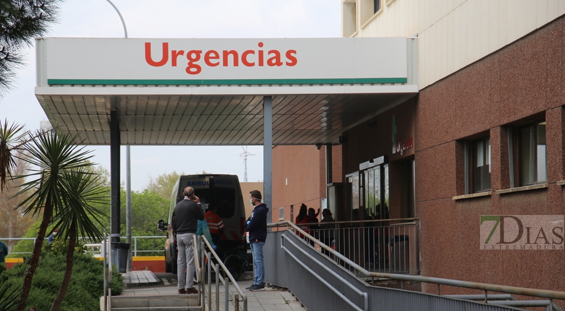 Herida tras sufrir un accidente en una rotonda de Badajoz