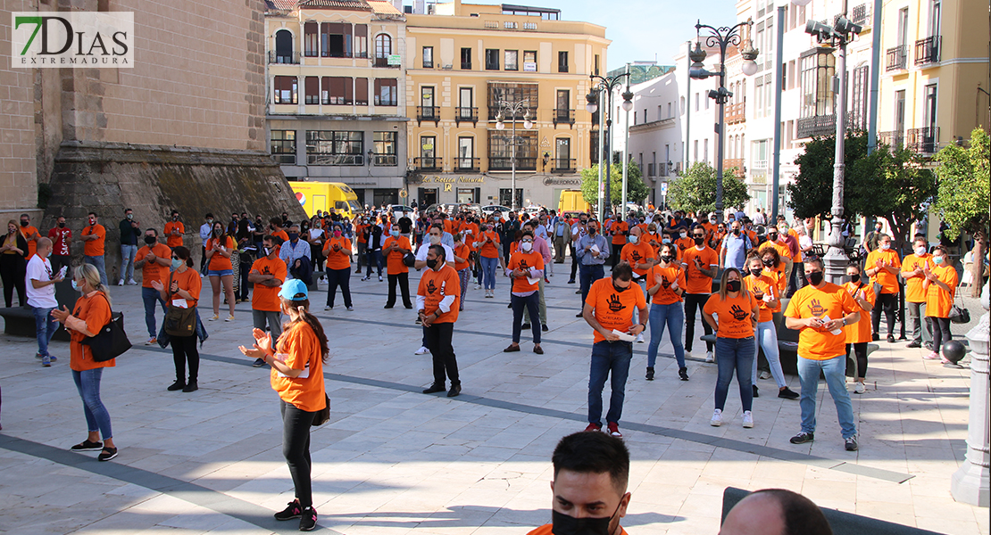 Los hosteleros de Badajoz se concentran: “STOP acoso” a los negocios