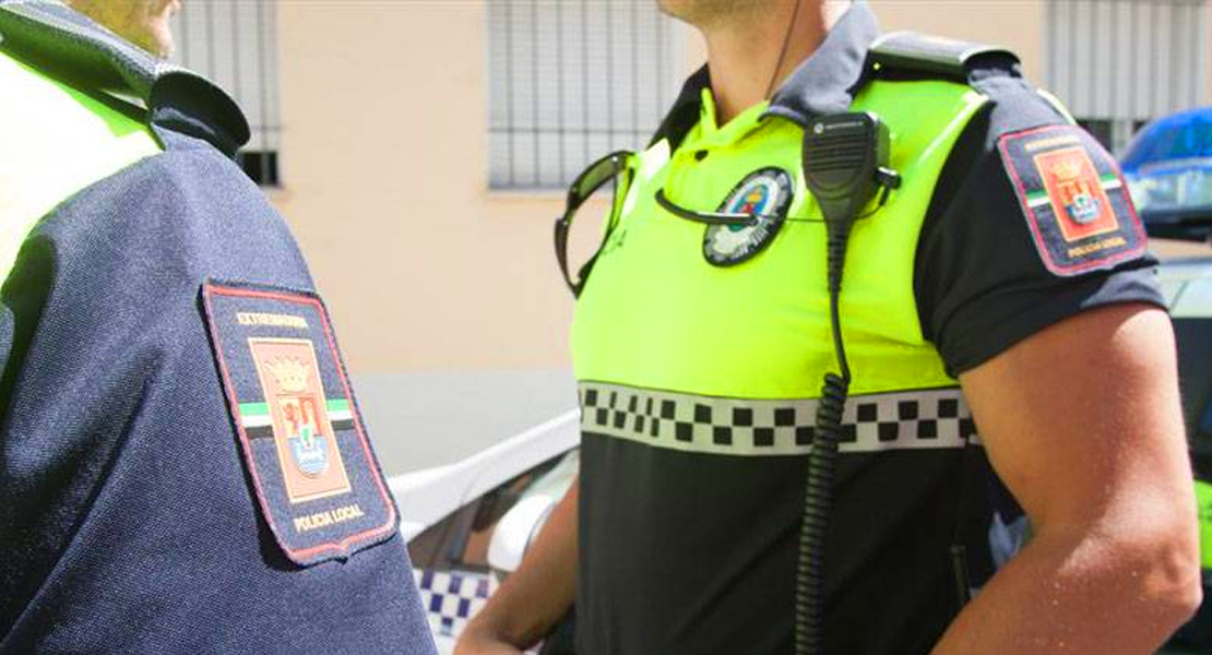 La Policía Local de Talavera la Real pilla a dos hombres conduciendo sin carnet