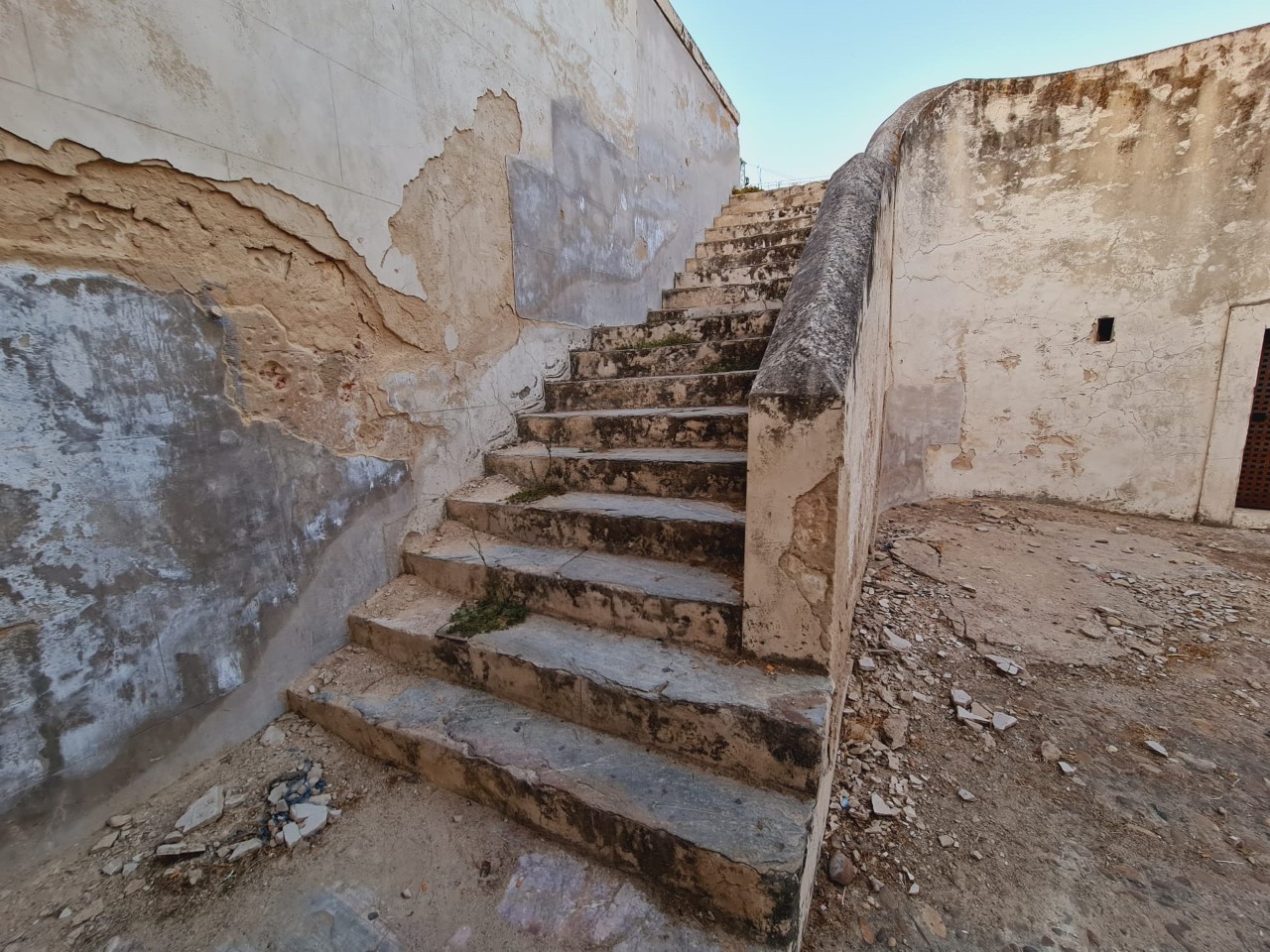VOX Badajoz vuelve a exigir a Fragoso que limpie y repare el hornabeque del Puente de Palmas