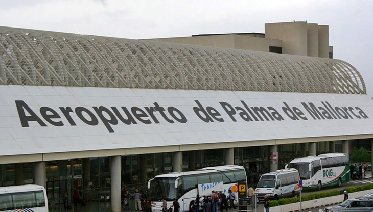 Detenido por arrancar la oreja de un mordisco a otro pasajero en un vuelo a Palma
