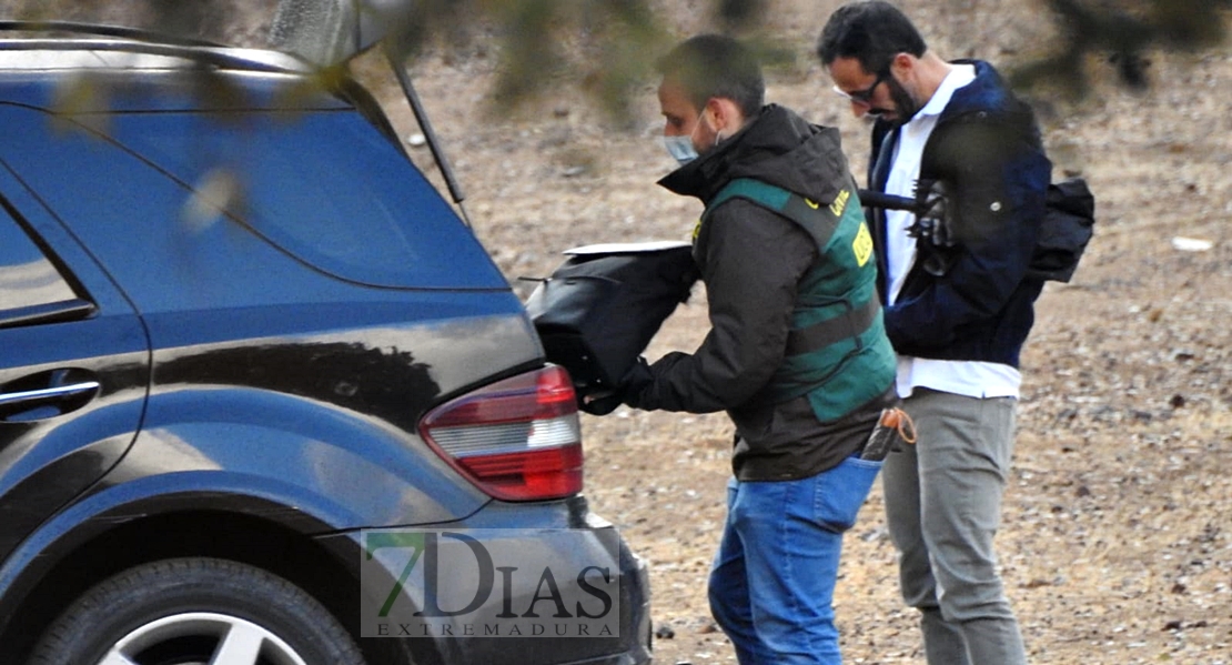 Imágenes del dispositivo de búsqueda en la finca de Monesterio (Badajoz)