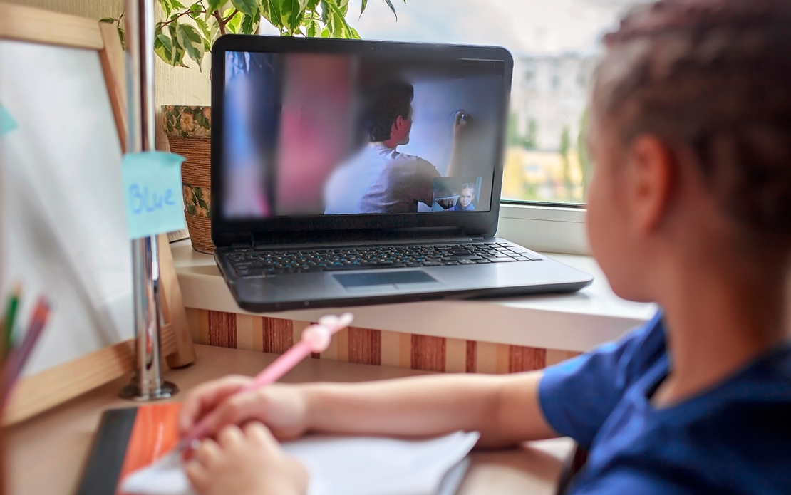 EXTREMADURA - Educación pasa a formación a distancia a 9 aulas de 9 centros educativos