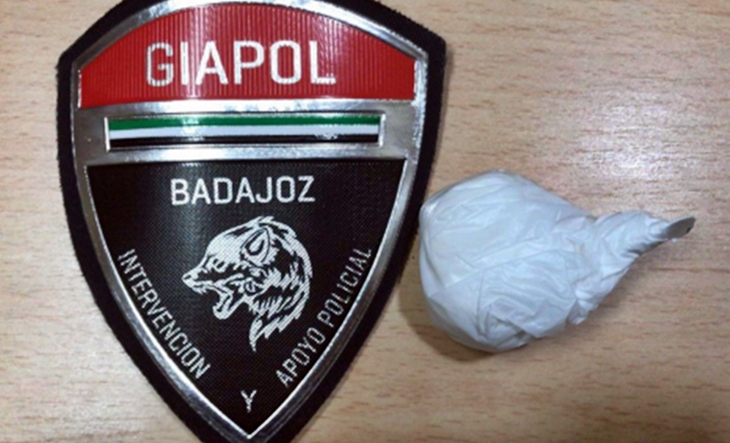 Detenido por esconder cocaína entre su ropa e intentar darse a la fuga en Badajoz