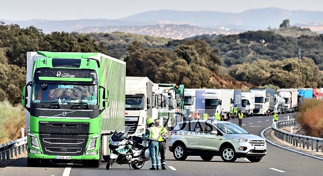 Un accidente obliga a cortar la Vía de la Plata en Monesterio (Badajoz)