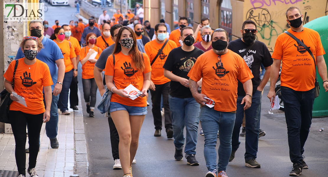 Imágenes de la concentración de hosteleros en Badajoz: &quot;STOP acoso&quot; a los negocios