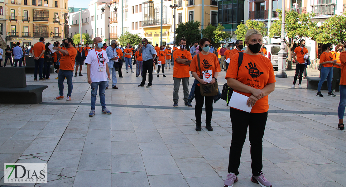 Imágenes de la concentración de hosteleros en Badajoz: &quot;STOP acoso&quot; a los negocios