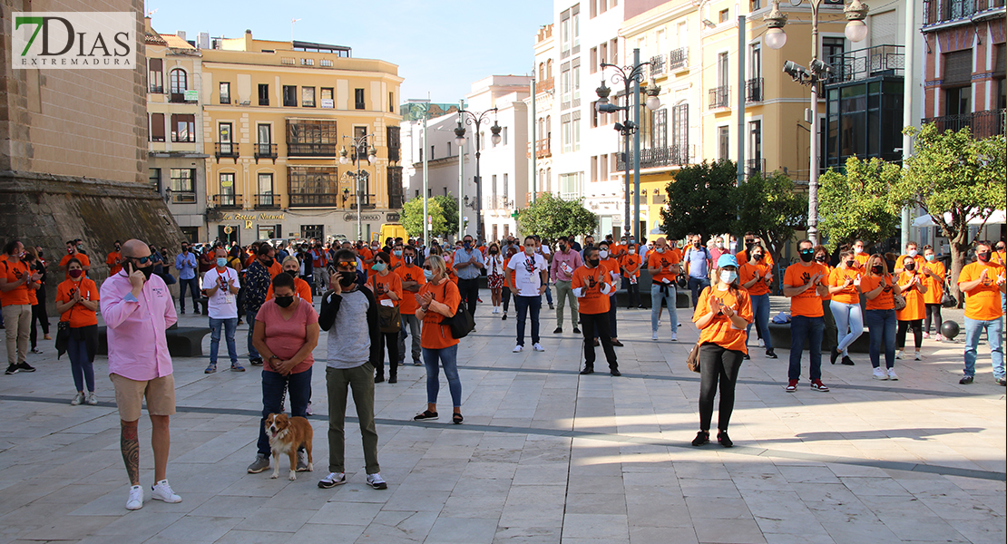 Imágenes de la concentración de hosteleros en Badajoz: &quot;STOP acoso&quot; a los negocios