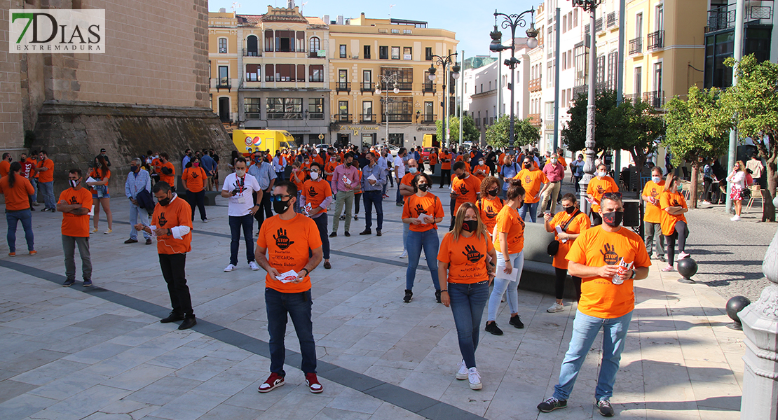 Imágenes de la concentración de hosteleros en Badajoz: &quot;STOP acoso&quot; a los negocios