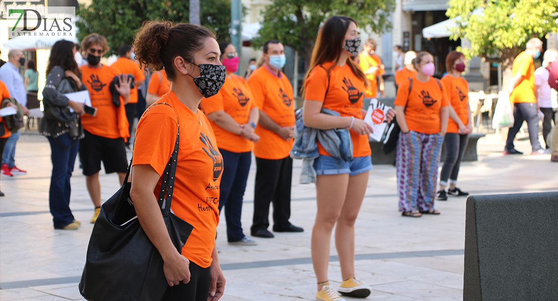 Imágenes de la concentración de hosteleros en Badajoz: &quot;STOP acoso&quot; a los negocios